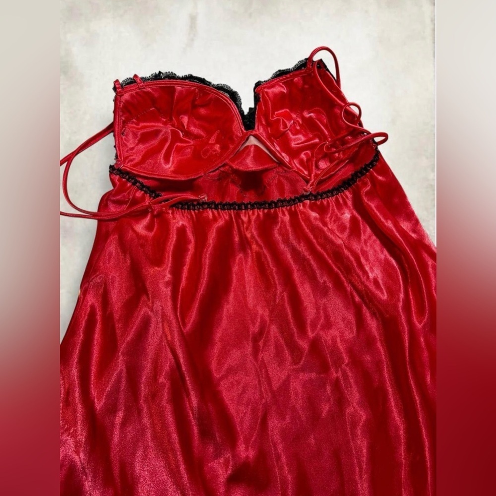 Vintage Gold Label Victoria's Secret Red Satin Chemise with Black Lace Trim - Picture 6 of 7